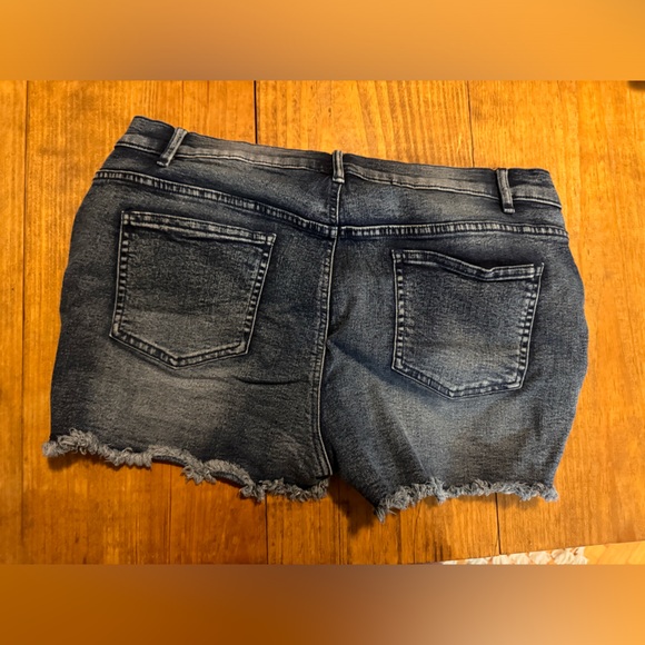 Lot of 3 — Venus Shorts, Size 14 GUC - Picture 3 of 7